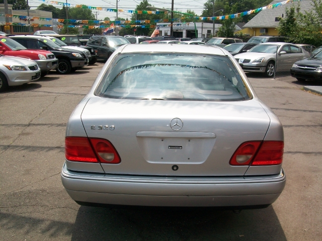 Image 12 of 1998 Mercedes-Benz E-Class…