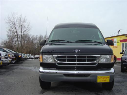 Image 2 of 1999 Ford E-150 Recreational…