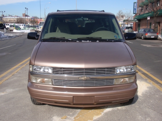 Image 1 of 2005 Chevrolet Astro…