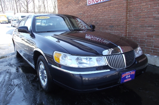 Image 2 of 1999 Lincoln Town Car…