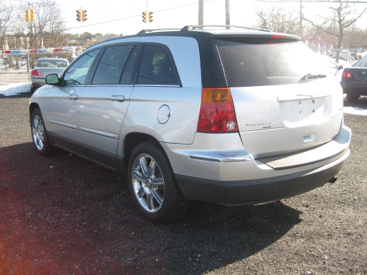 Image 2 of 2005 Chrysler Pacifica…