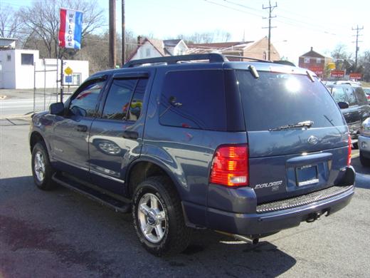 Image 3 of 2005 Ford Explorer XLT…
