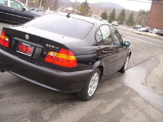 Image 4 of 2004 BMW 325 xi Central…