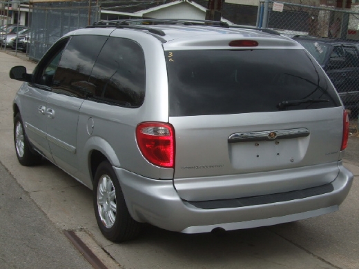 Image 3 of 2007 Chrysler Town &…