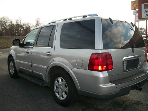 Image 4 of 2004 Lincoln Navigator…