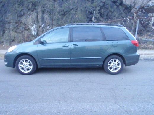 Image 2 of 2005 Toyota Sienna XLE…