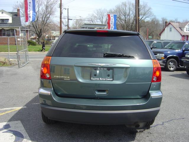 Image 2 of 2005 Chrysler Pacifica…