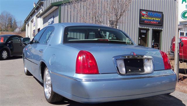 Image 2 of 1998 Lincoln Town Car…