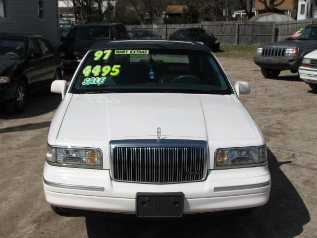 Image 1 of 1997 Lincoln Town Car…