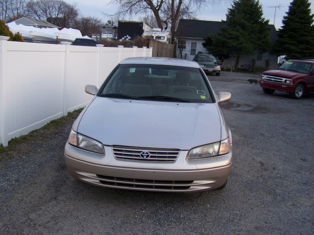 Image 1 of 1997 Toyota Camry LE…
