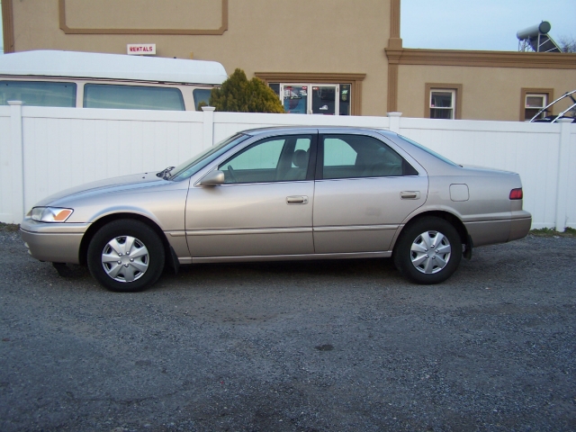 Image 3 of 1997 Toyota Camry LE…