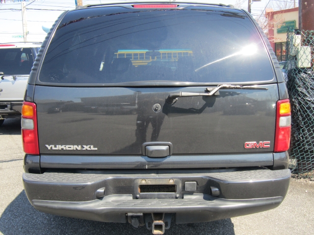 Image 1 of 2003 GMC Yukon XL 1500…