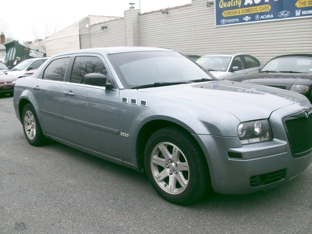 Image 3 of 2006 Chrysler 300 Base…