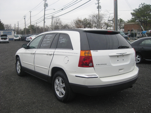 Image 4 of 2004 Chrysler Pacifica…