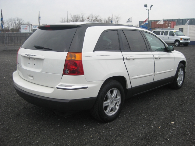 Image 5 of 2004 Chrysler Pacifica…