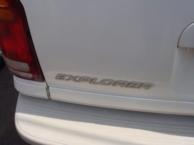 Image 5 of 2000 Ford Explorer Limited…