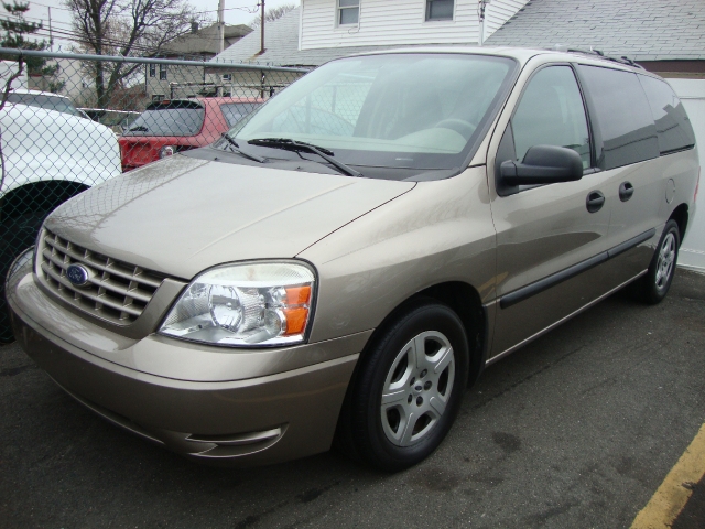 Image 10 of 2004 Ford Freestar SE…