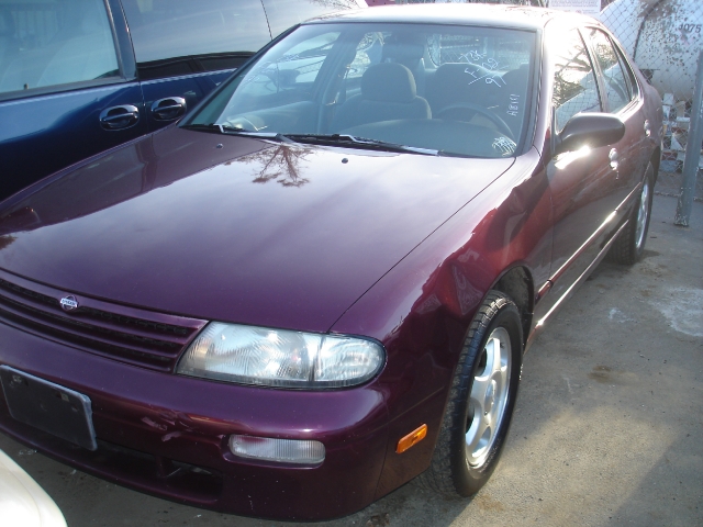 Image 2 of 1997 Nissan Altima GXE…