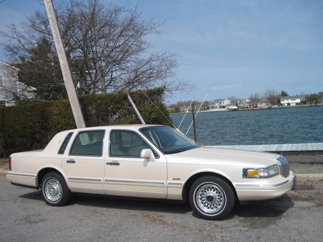 Image 1 of 1997 Lincoln Town Car…