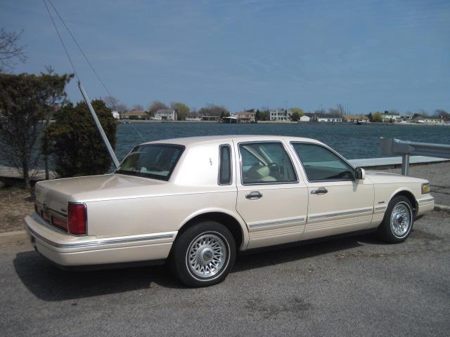 Image 4 of 1997 Lincoln Town Car…