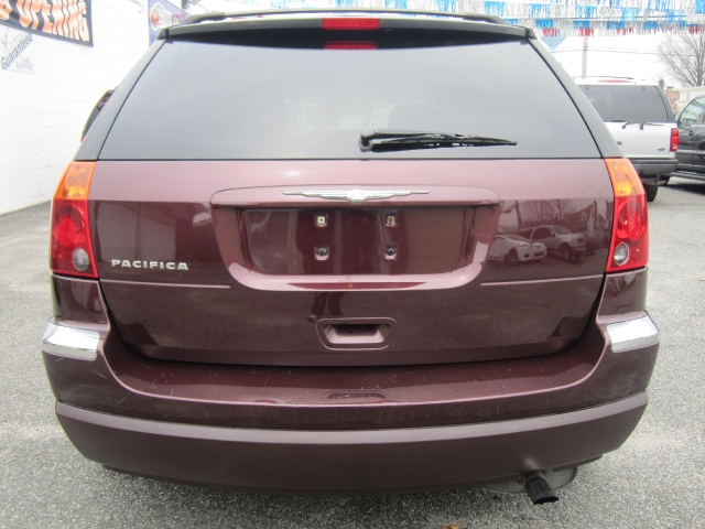 Image 6 of 2004 Chrysler Pacifica…