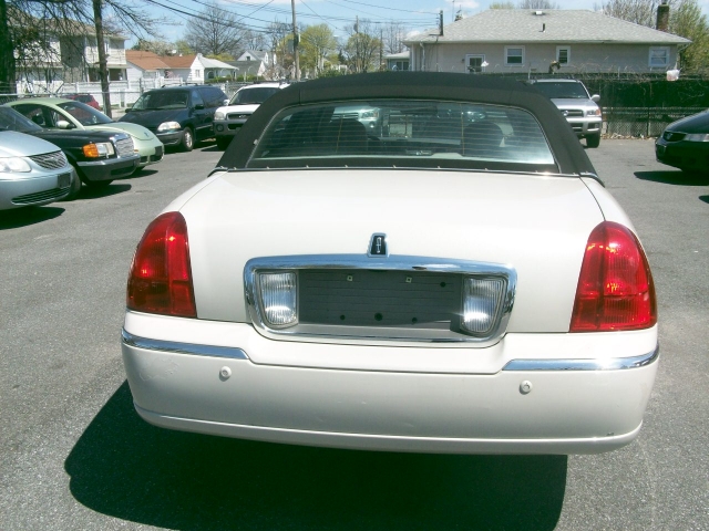 Image 5 of 2004 Lincoln Town Car…