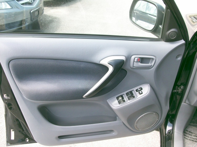 Image 2 of 2002 Toyota RAV4 Base…