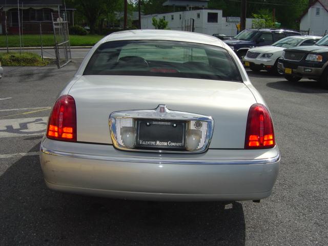 Image 4 of 2002 Lincoln Town Car…