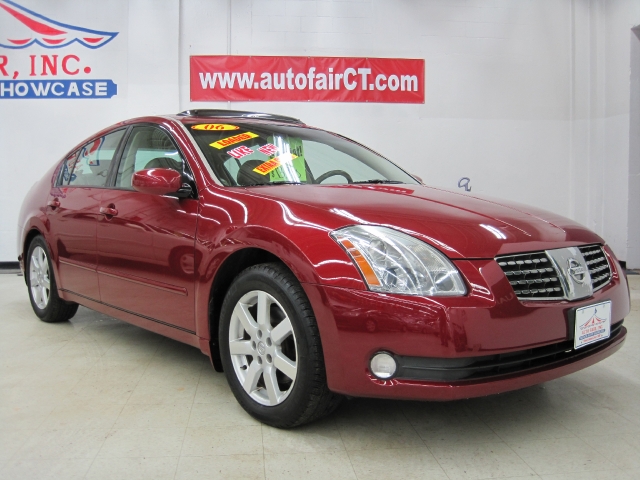 Red Nissan Maxima 2006. 2006 Nissan Maxima 4 Door