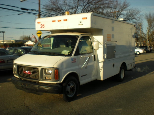 1998 Gmc cube van #4