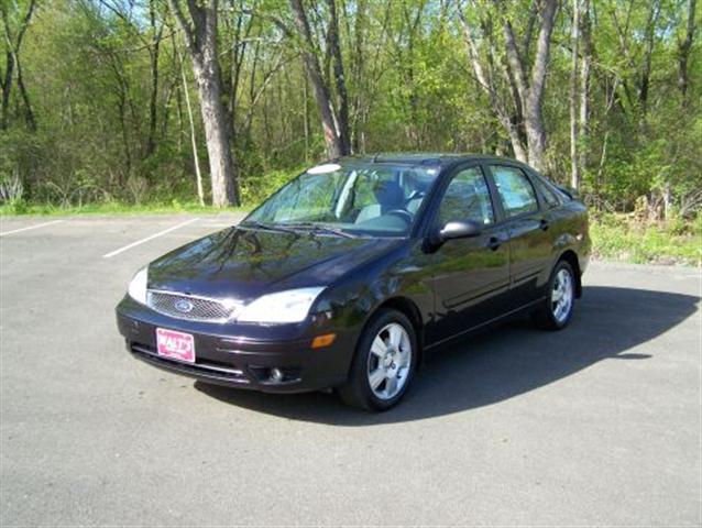Image 3 of 2005 Ford Focus ZX4…