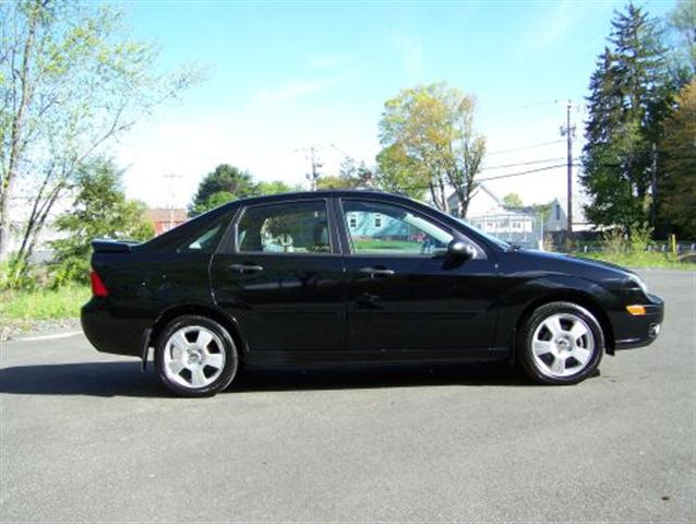 Image 4 of 2005 Ford Focus ZX4…
