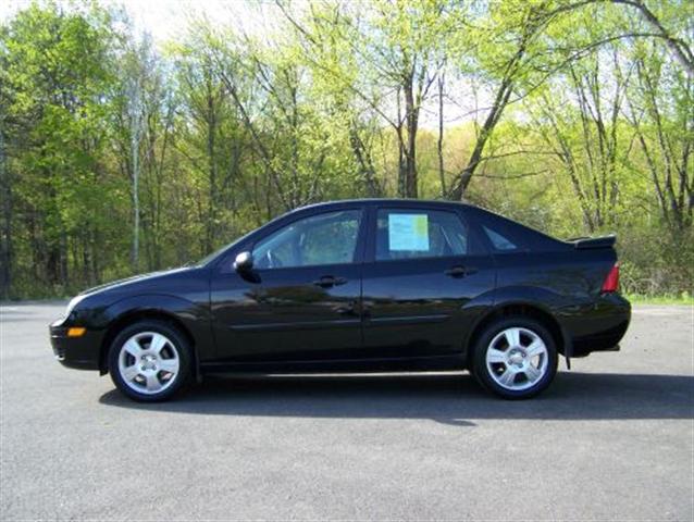 Image 5 of 2005 Ford Focus ZX4…