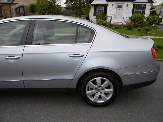 Image 2 of 2006 Volkswagen Passat…