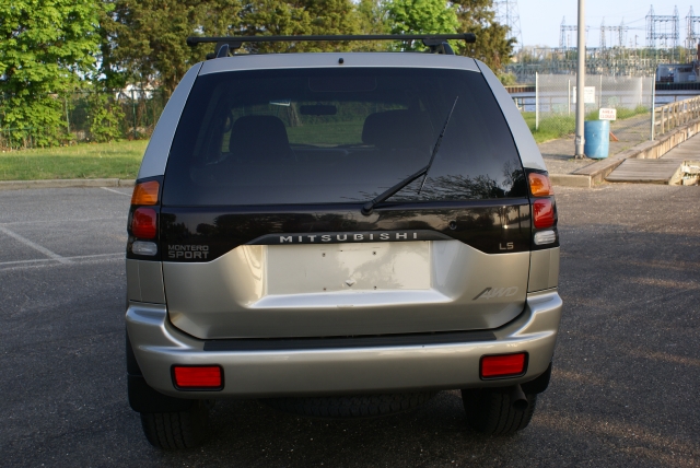 Image 1 of 2002 Mitsubishi Montero…