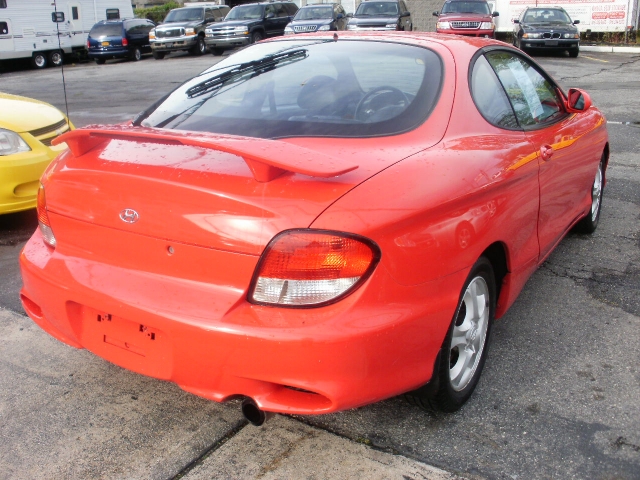 Image 4 of 2000 Hyundai Tiburon…