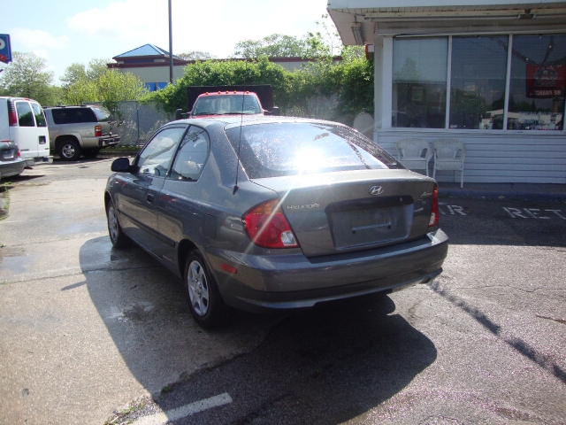 Image 9 of 2004 Hyundai Accent…