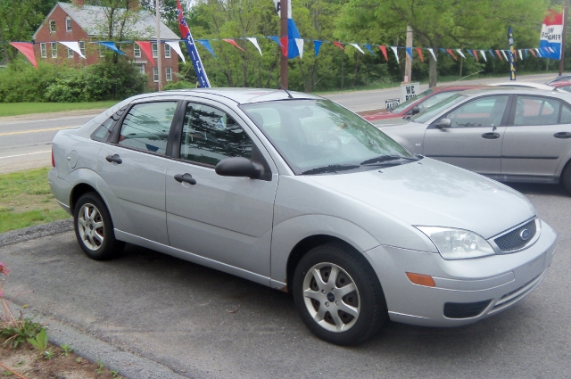 Image 7 of 2005 Ford Focus ZX4…