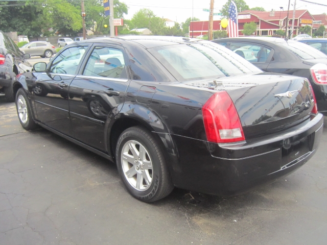 Image 5 of 2006 Chrysler 300 Base…