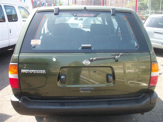 Image 3 of 1997 Nissan Pathfinder…