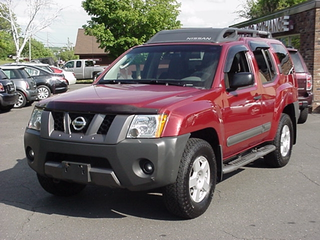 Image 2 of 2005 Nissan Xterra Red