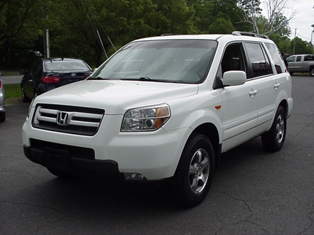 Image 2 of 2006 Honda Pilot White