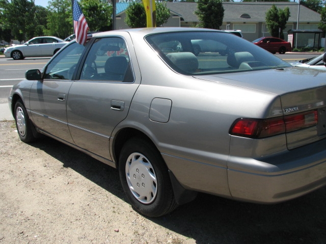 Image 8 of 1999 Toyota Camry LE…