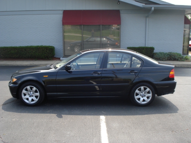 Image 8 of 2003 BMW 325 i Cincinnati,…