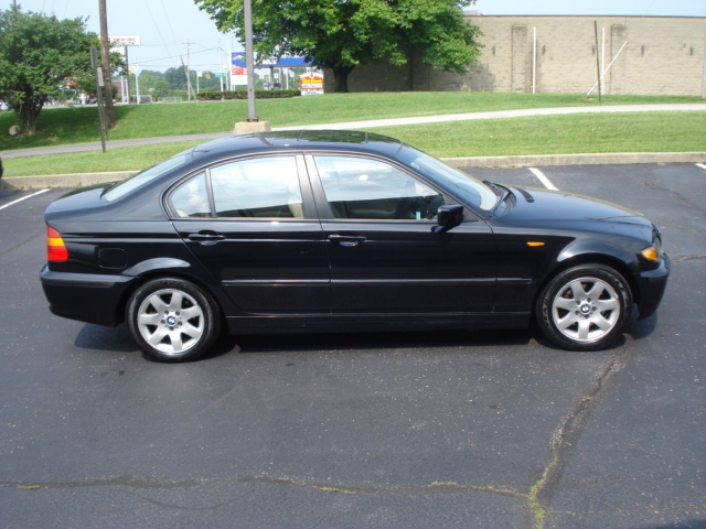 Image 9 of 2003 BMW 325 i Cincinnati,…
