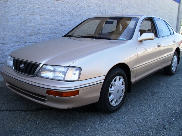 Image 1 of 1995 Toyota Avalon XL…