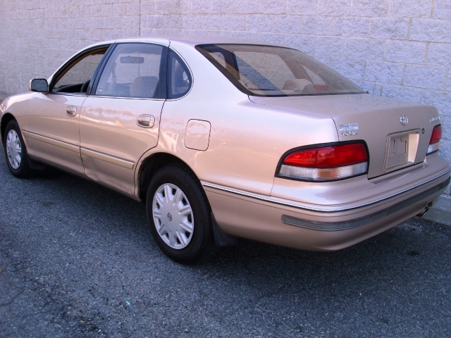Image 2 of 1995 Toyota Avalon XL…
