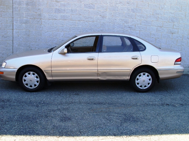 Image 3 of 1995 Toyota Avalon XL…