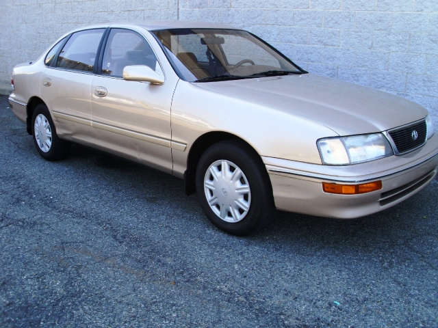 Image 4 of 1995 Toyota Avalon XL…