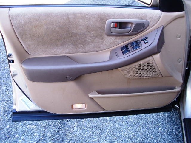Image 5 of 1995 Toyota Avalon XL…
